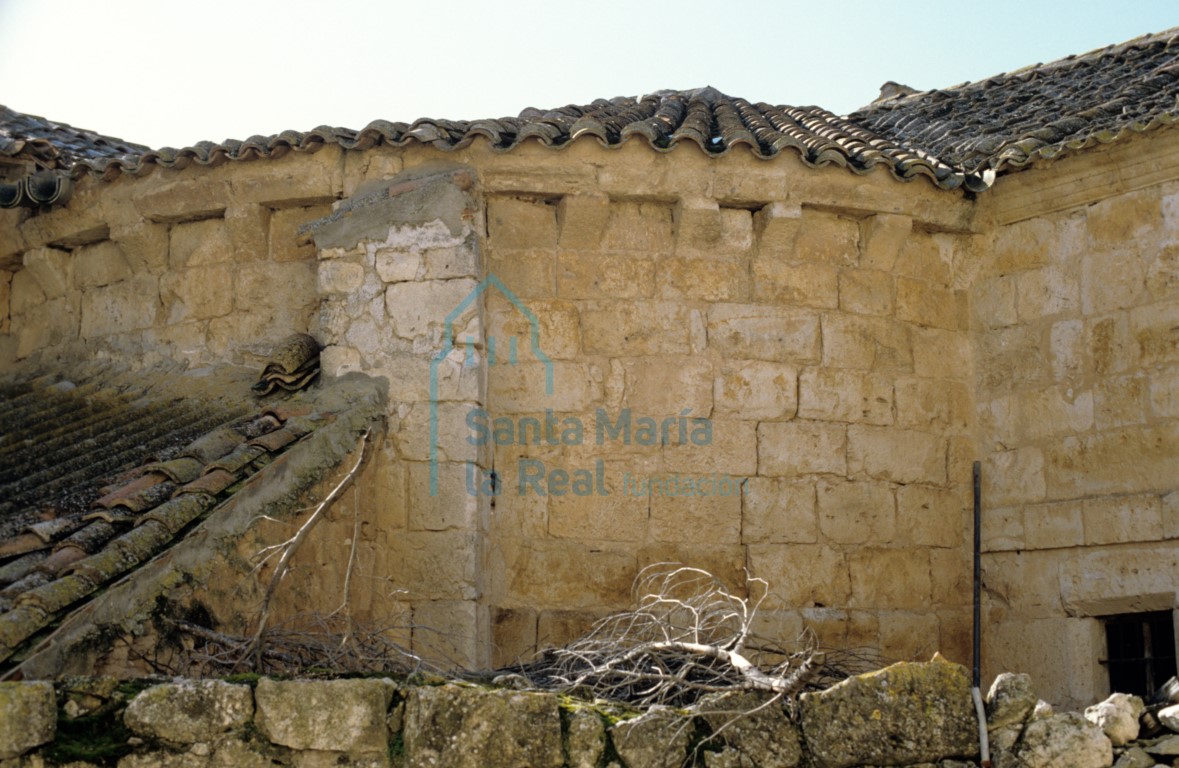 Vista del exterior de la cabecera