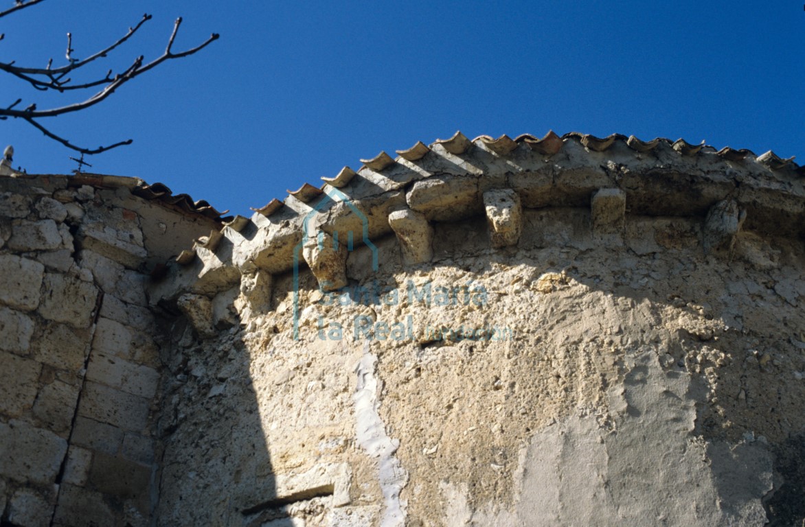 Canecillos del ábside