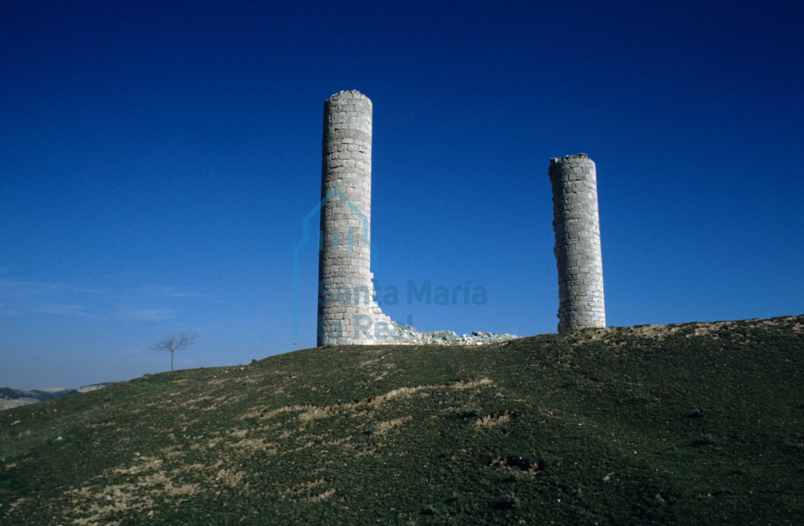 Restos de dos cubos del castillo