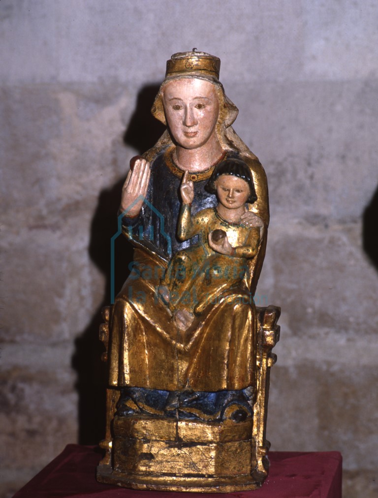 Talla de la Virgen con el Niño