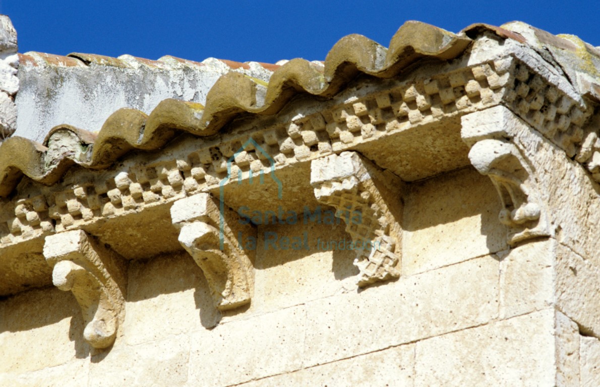 Canecillos del tramo recto de la cabecera del lado de la epístola