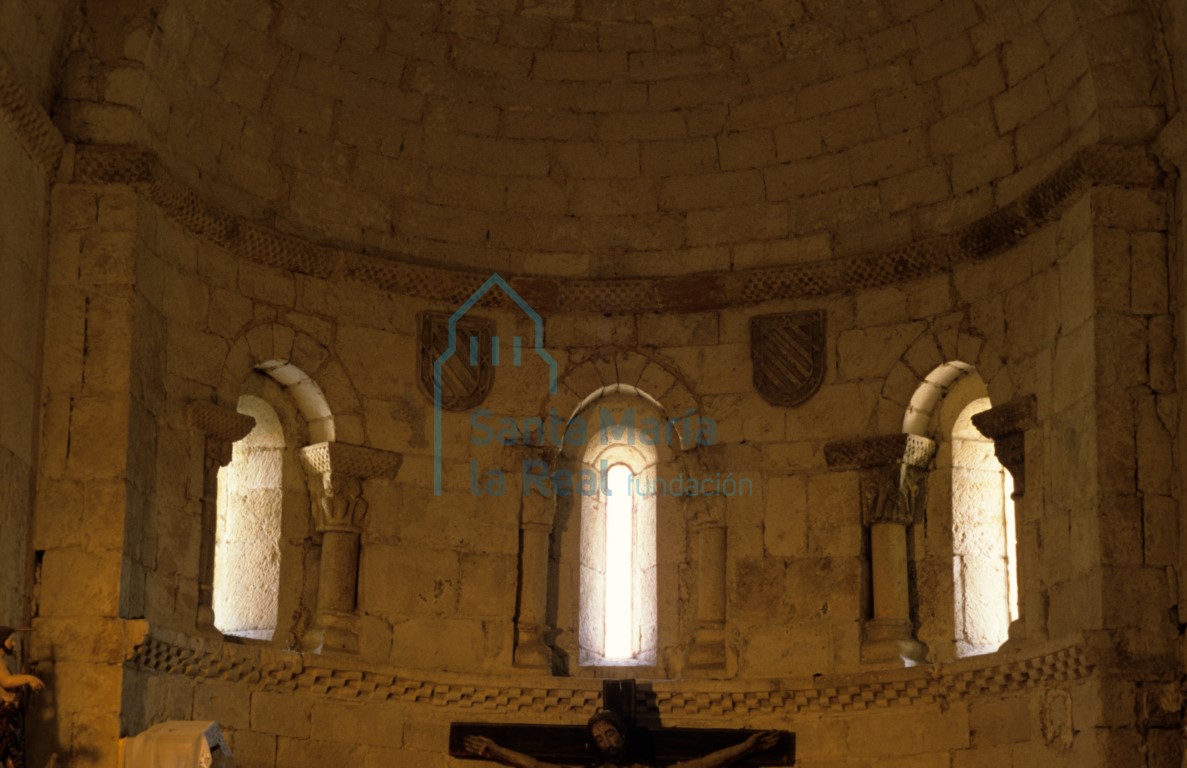 Interior de las ventanas del ábside