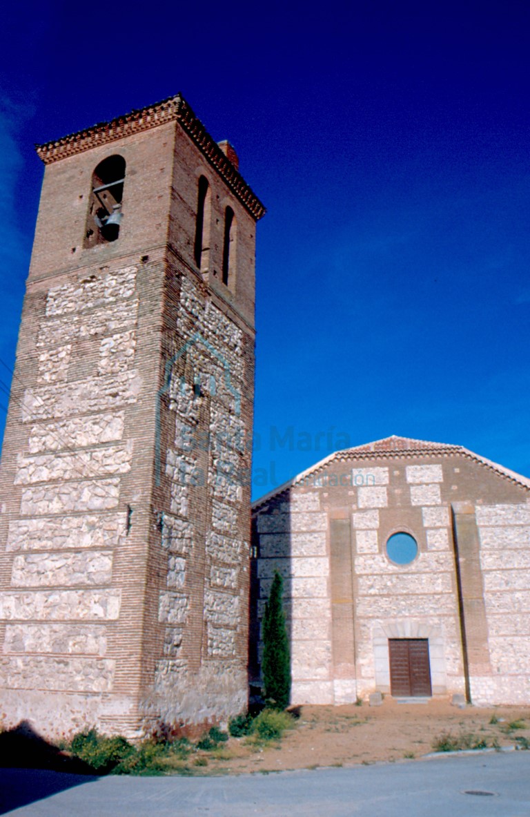 Torre y hastial de la iglesia