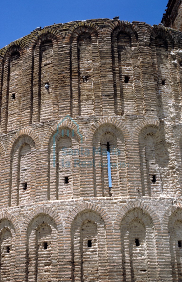 Arquerías del ábside. Antes de la restauración