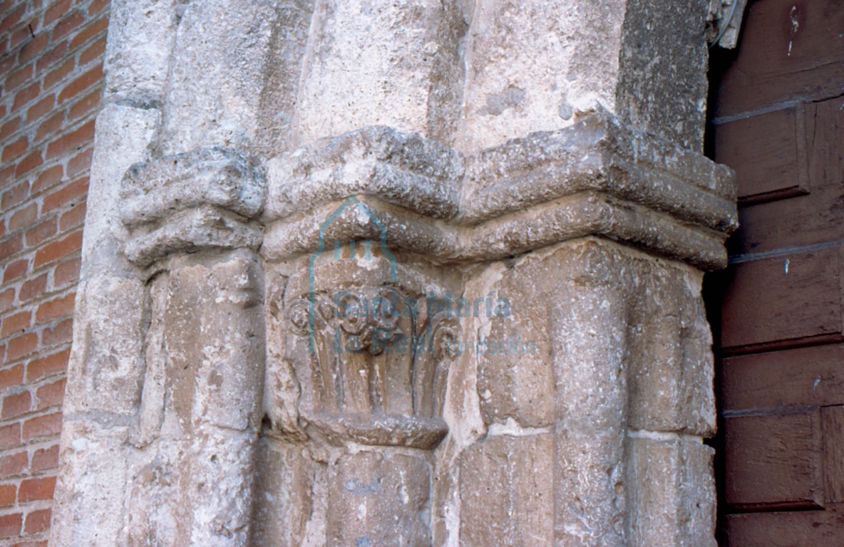 Capiteles del lado izquierdo de la portada occidental
