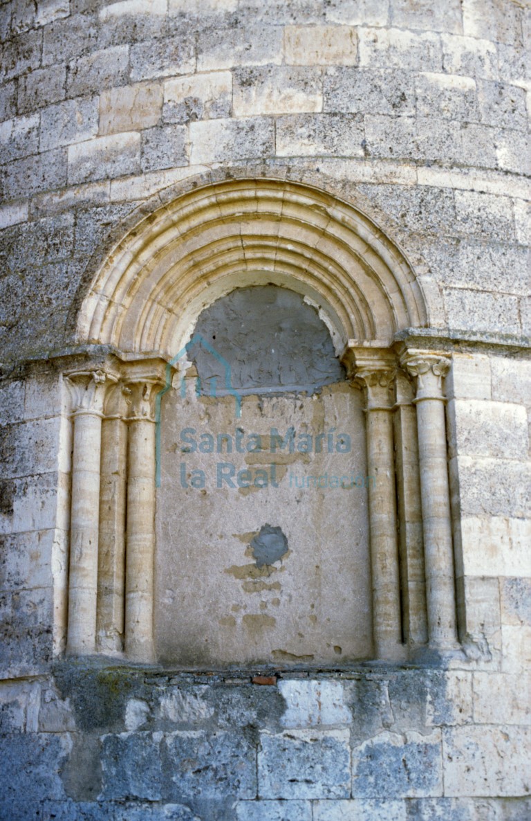 Ventana del ábside lateral septentrional