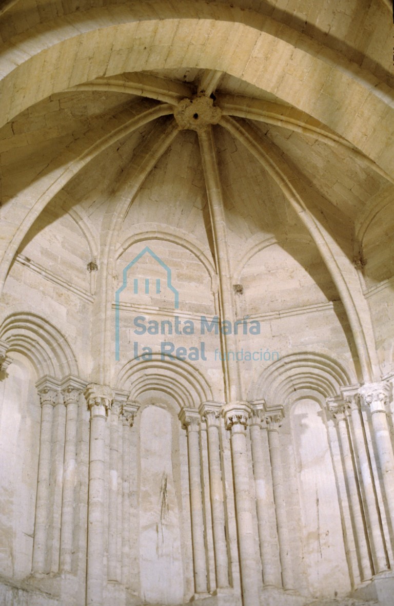 Ventanas y bóveda del ábside central