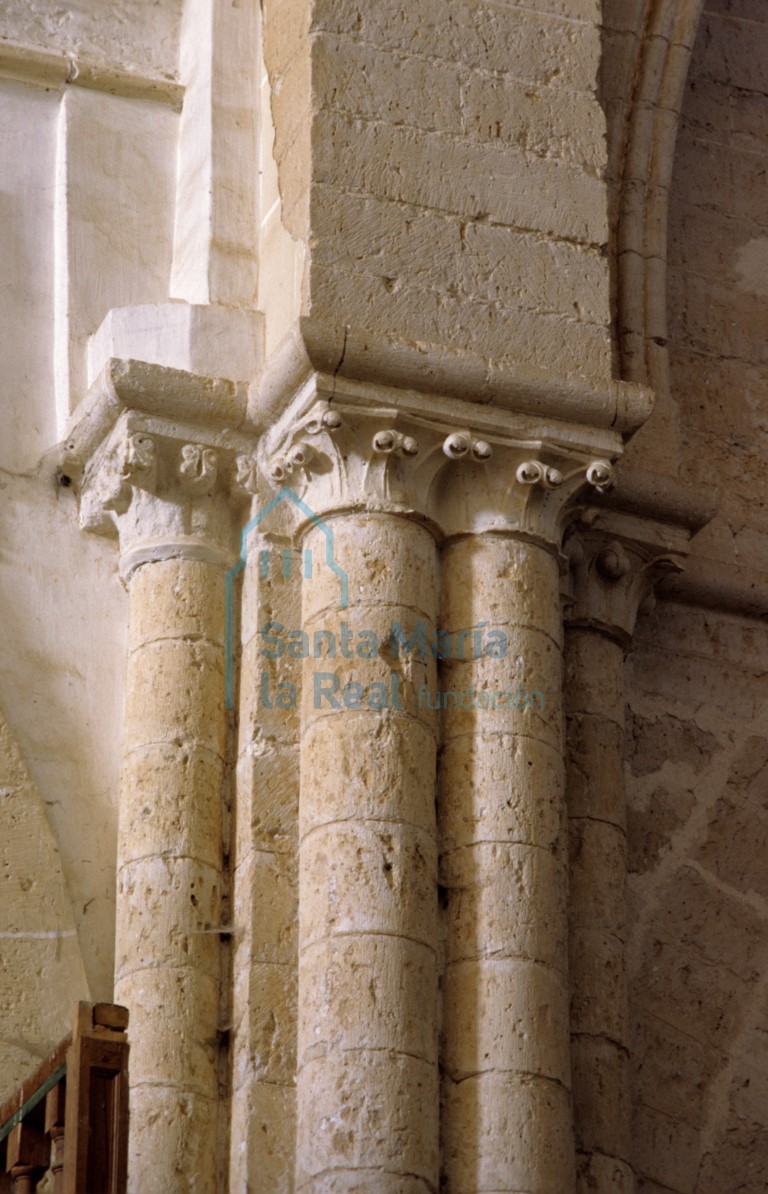 Capiteles de la nave