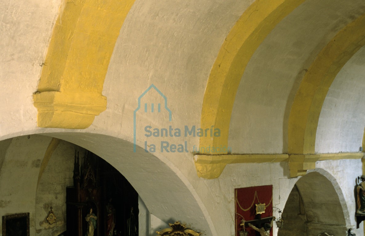 Detalle de los arcos fajones y las ménsulas