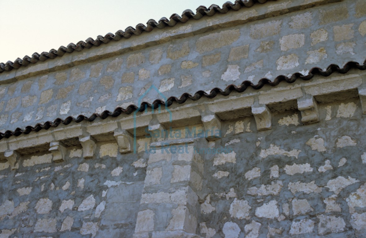 Canecillos del muro sur