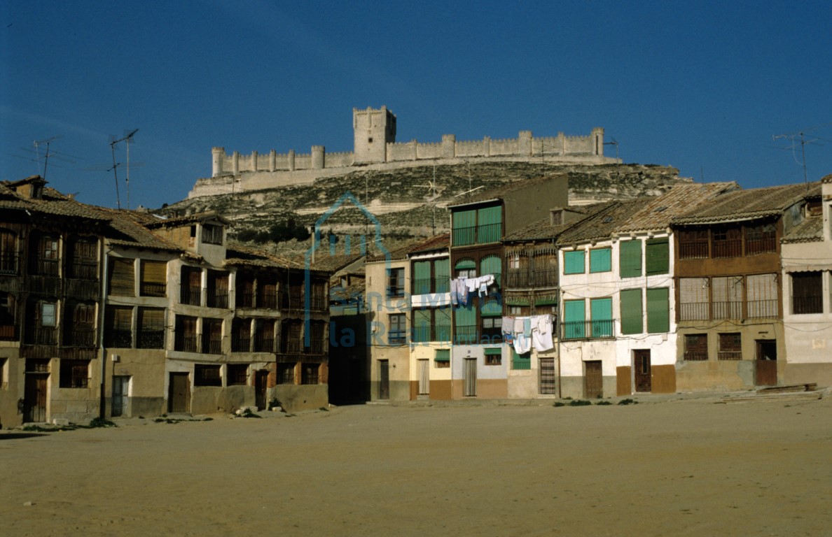 Vista del castillo desde la Plaza del Coso