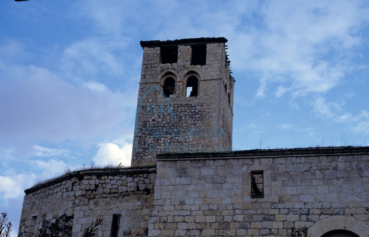 Vista de la torre y del muro norte