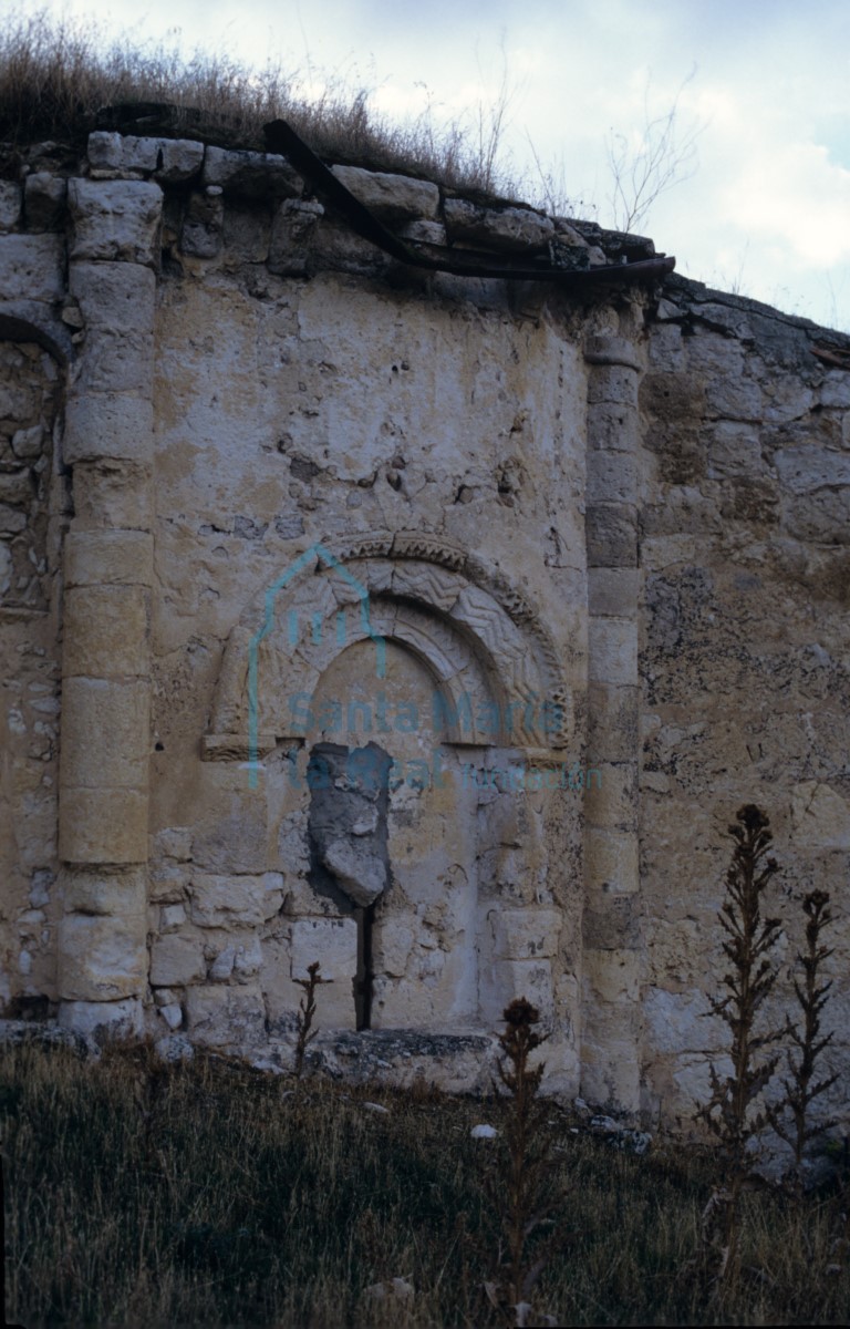 Vista del exterior del ábside. Antes de la restauración