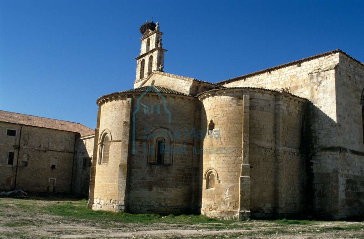 Ventana del paño sur del ábside central