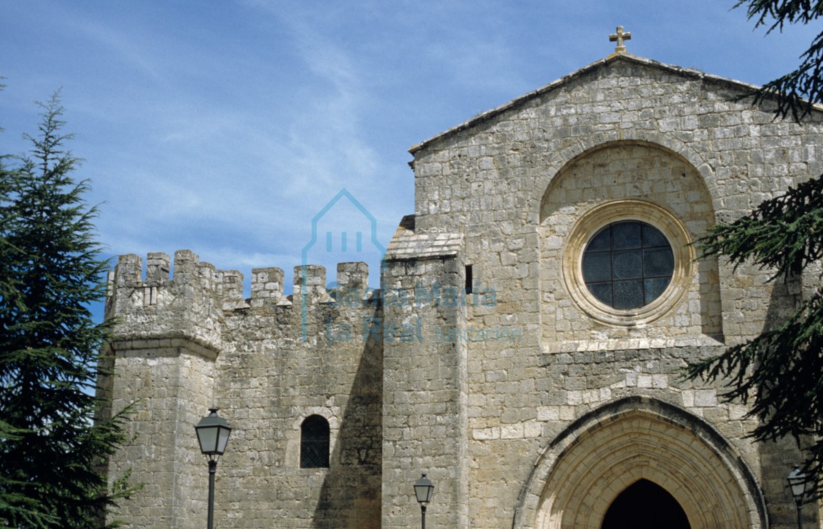 Fachada occidental de la iglesia