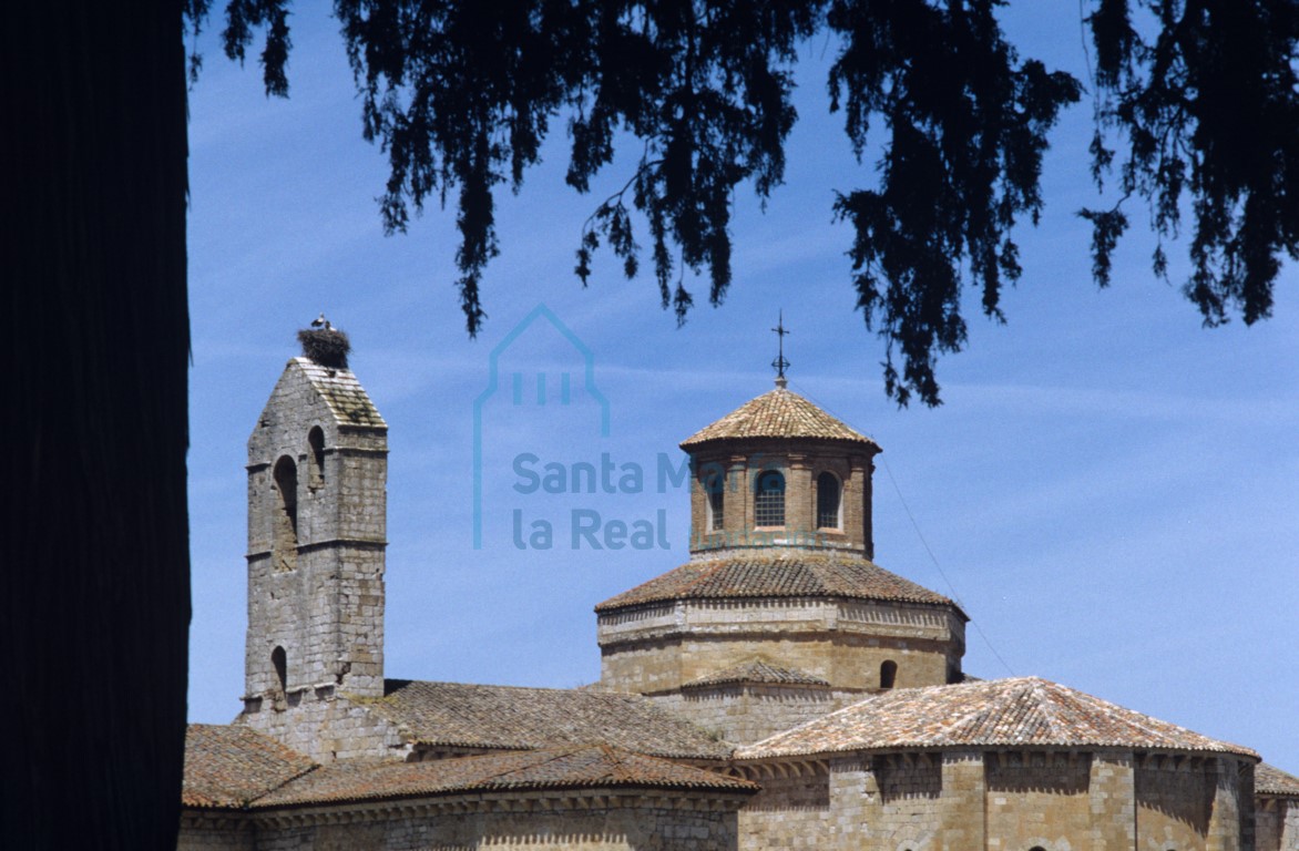 Espadaña y cimborrio de la iglesia