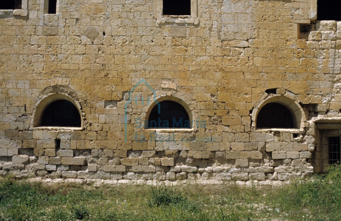 Ventanas en la fachada este de la sala capitular