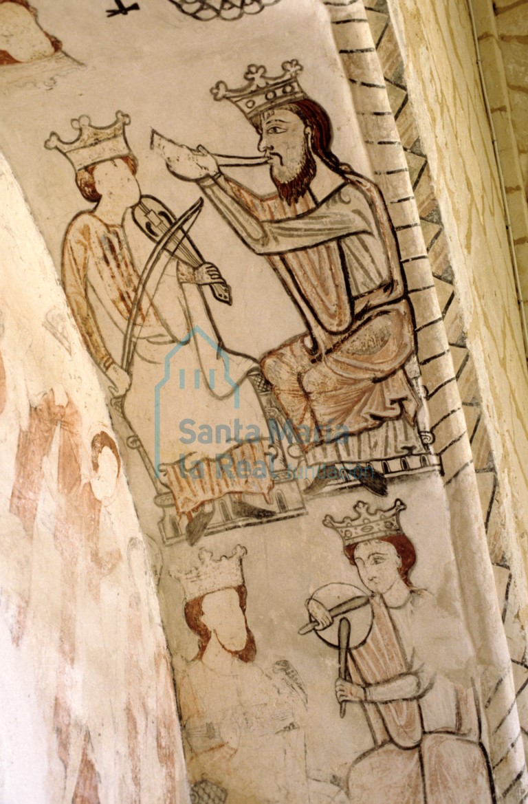 Detalle de las pinturas murales góticas en el intradós del arco de uno de los arcosolios de la Capilla del Tesoro también llamada Capilla de San Pedro. Músicos