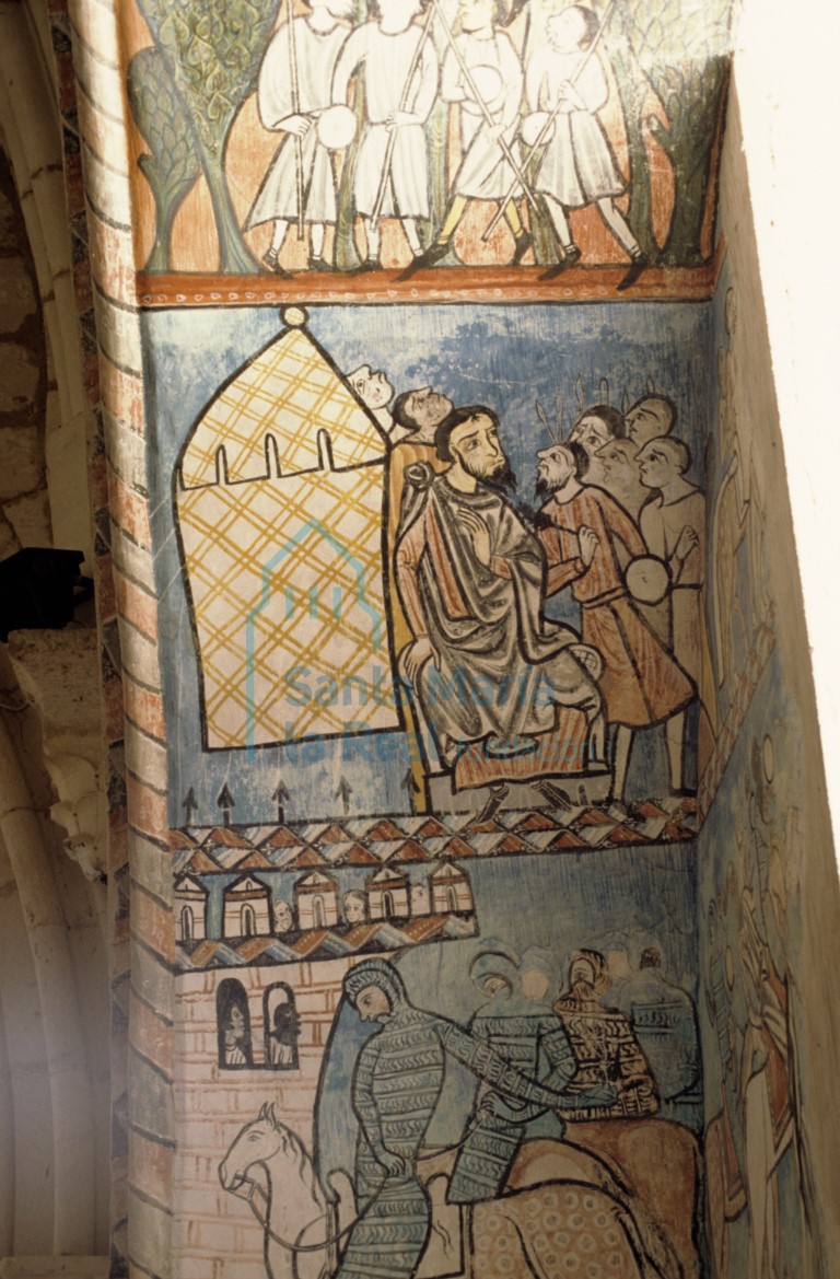 Detalle de las pinturas murales góticas en el intradós del arco de uno de los arcosolios de la Capilla del Tesoro también llamada Capilla de San Pedro. Escenas caballerescas