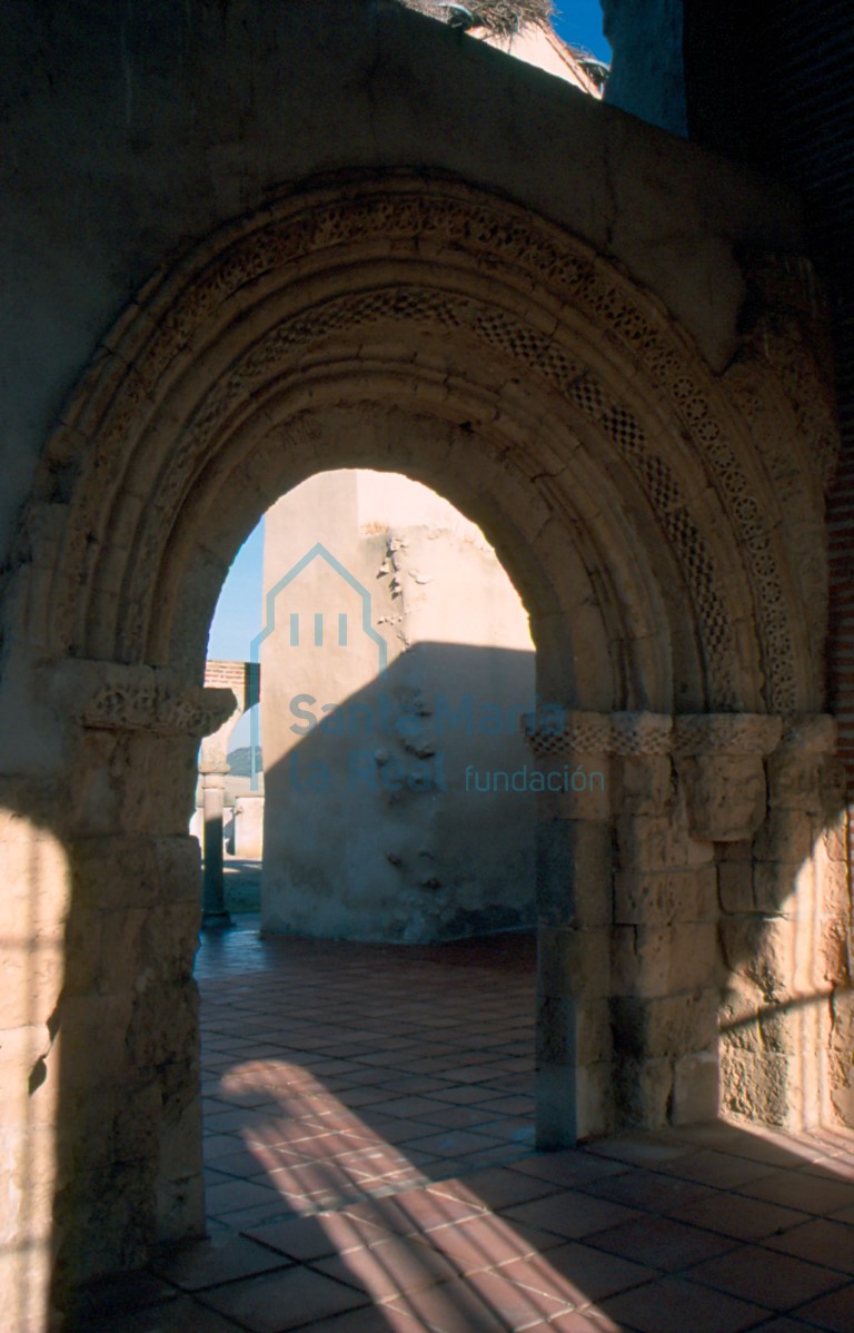Portada meridional, antigua entrada a la nave