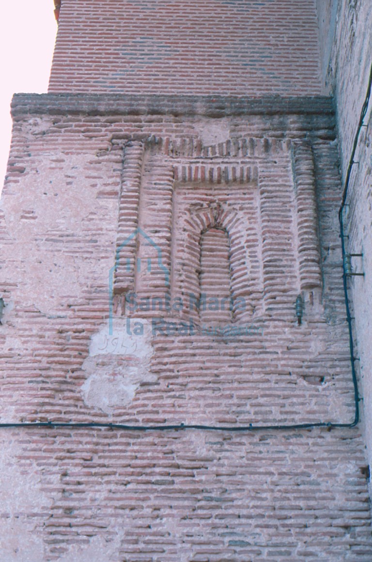Ventana cegada en el lado norte