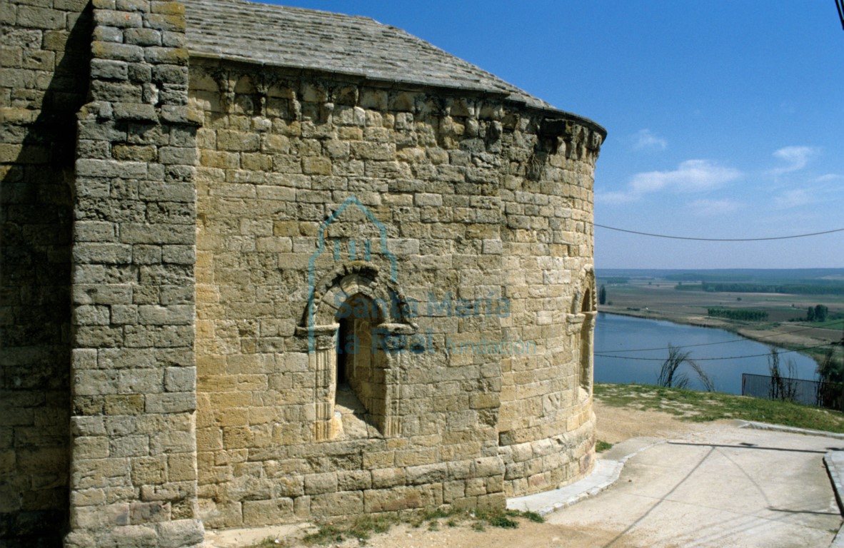 Vista general del exterior de la cabecera