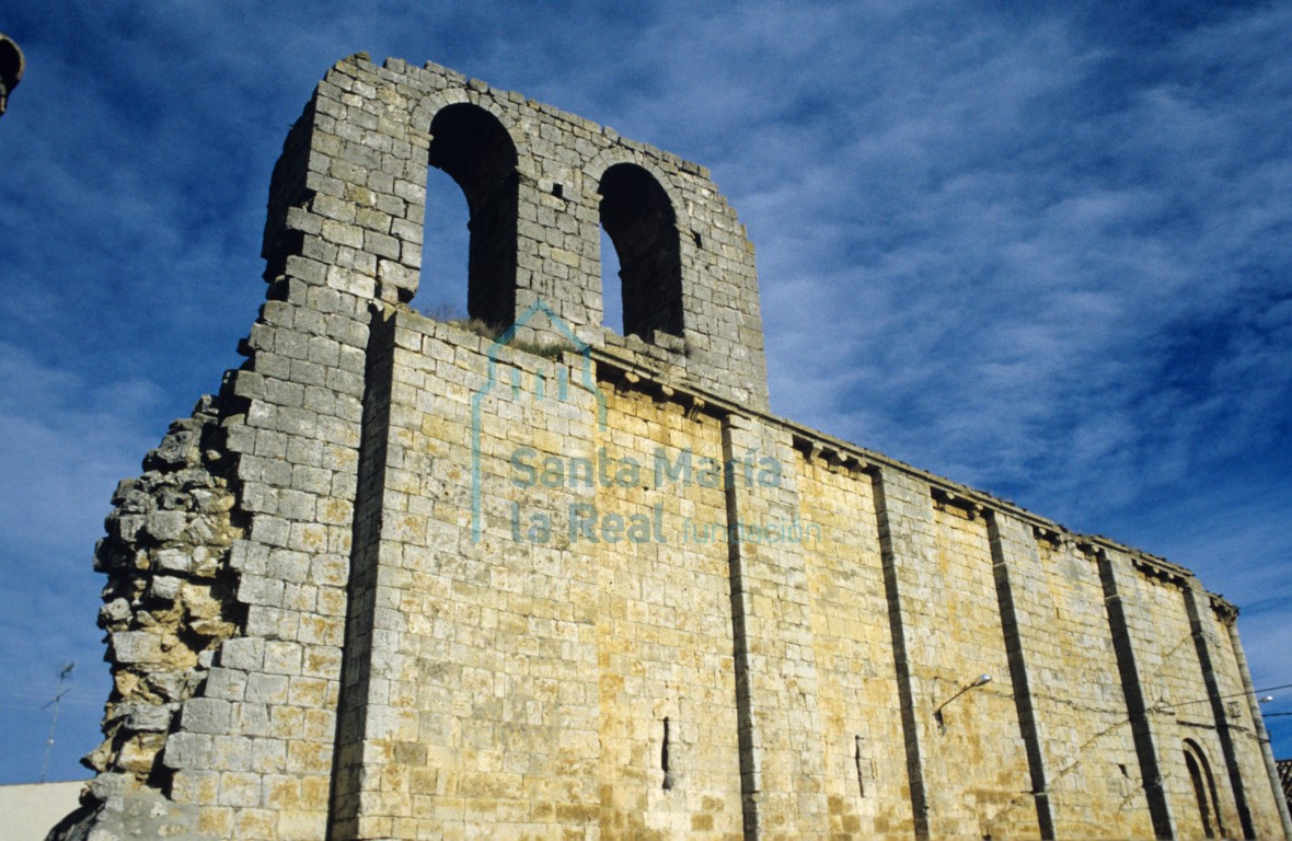 Muro sur  y espadaña