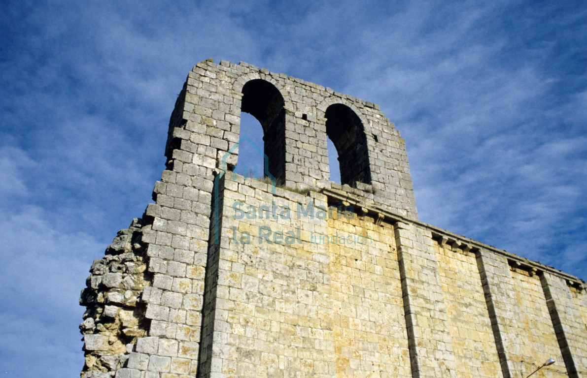 Muro sur  y espadaña
