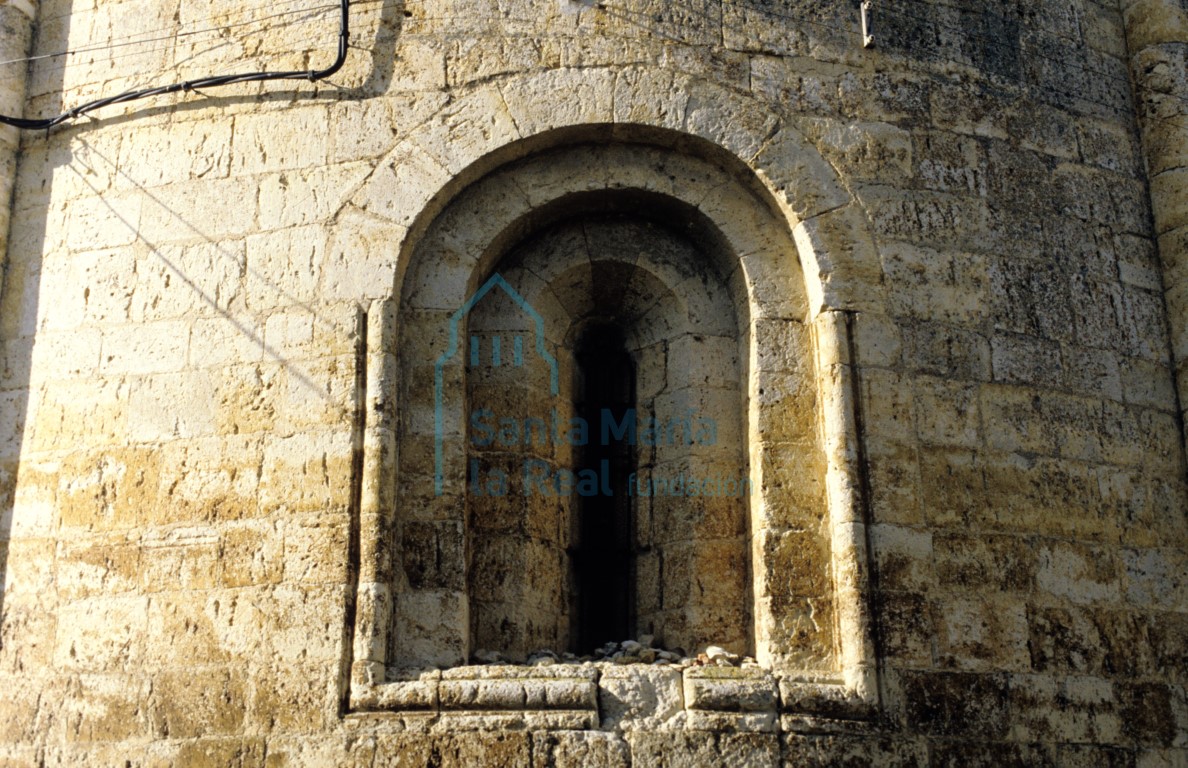 Ventana del paño central del ábside
