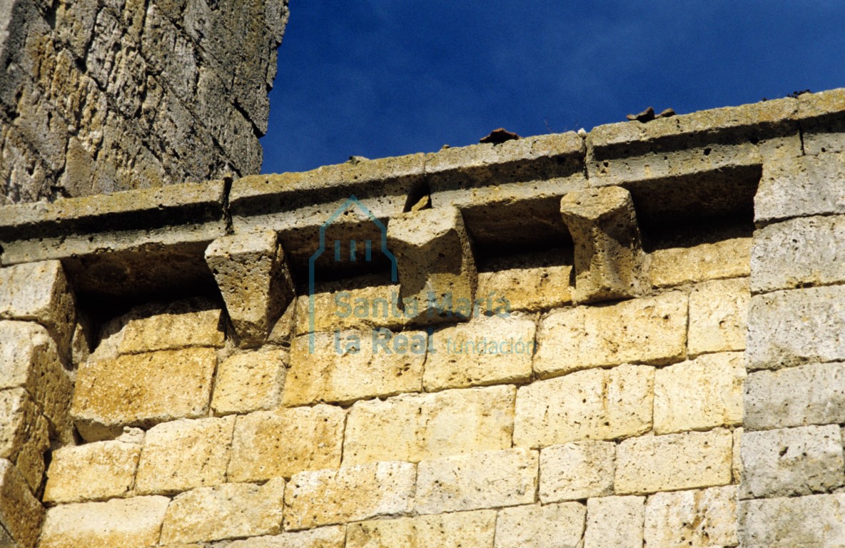 Canecillos del muro sur