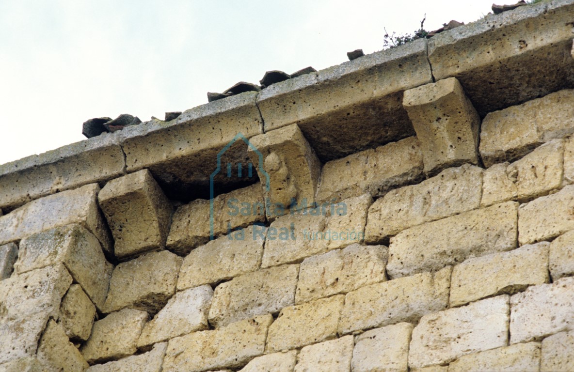 Canecillos del muro norte