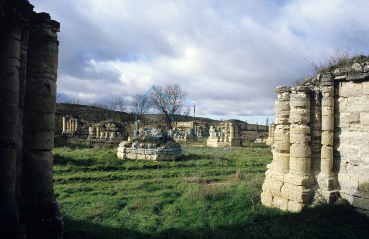 Pilares de las naves de la iglesia