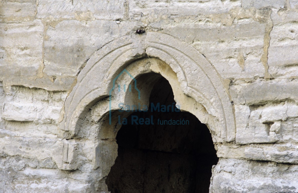 Detalle de la hornacina en el muro norte del presbiterio del ábside mayor de la iglesia