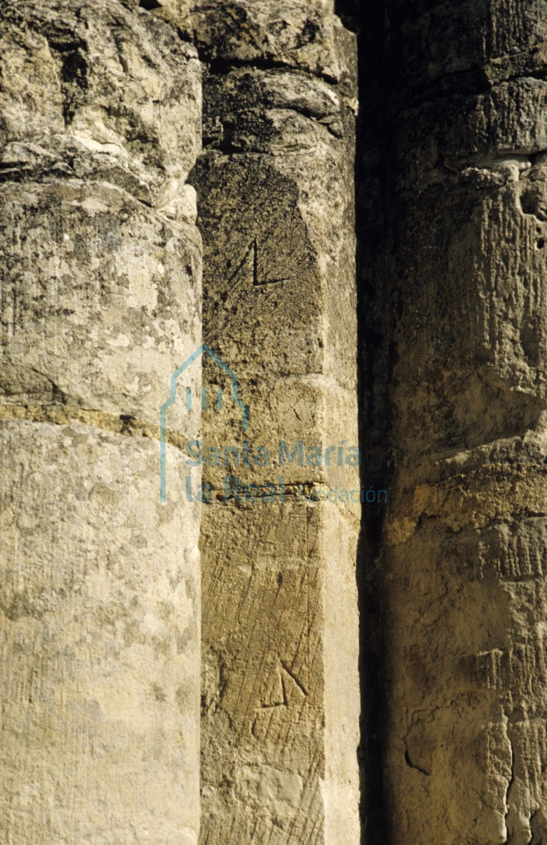 Marcas de cantero en la cabecera de la iglesia Marcas de cantero en la cabecera de la iglesia