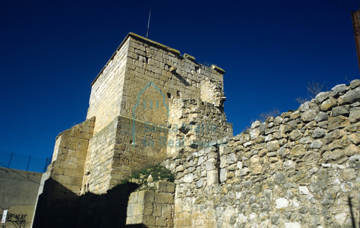 Muro sur y torre