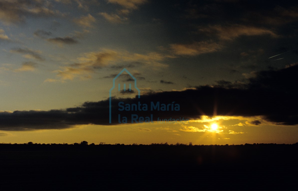 Puesta de sol en las proximidades del Monasterio de Nuestra Señora de la Santa Espina