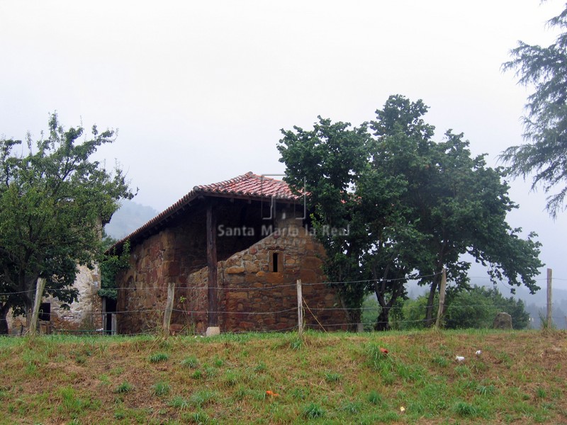 Vista general de la ermita desde el lado este