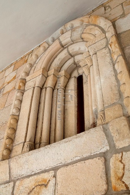 Ventana de la cabecera