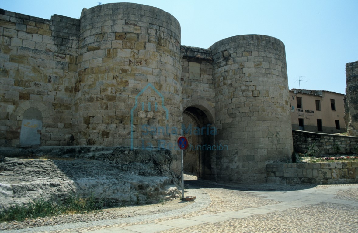 Puerta de doña Urraca y Postigo de la Reina, formando parte del primer recinto