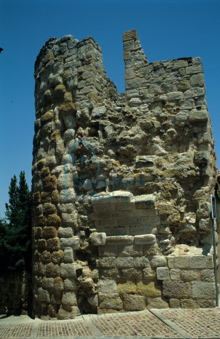 Restos de la Puerta del Mercadillo, en el primer recinto de la muralla