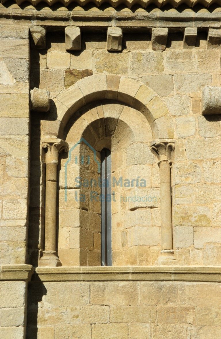 Ventana de la cabecera