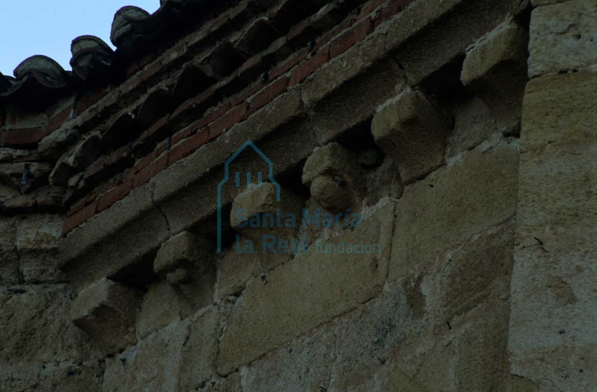 Canecillos del ábside