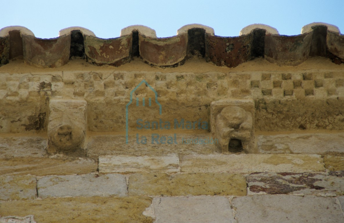 Canecillos de la fachada norte