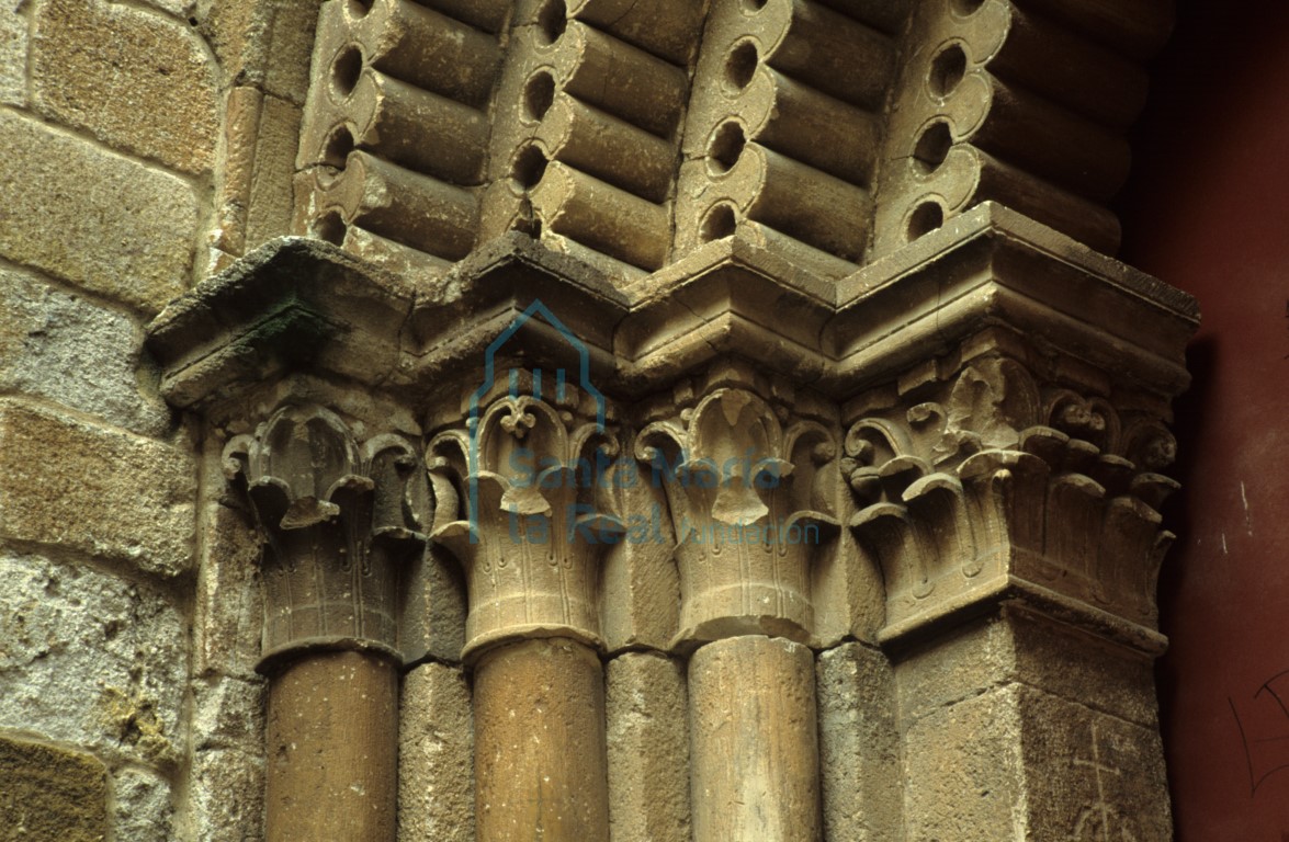 Detalle de la portada meridional