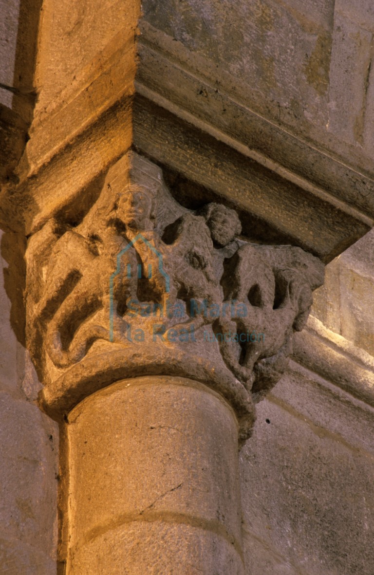 Capitel del arco triunfal