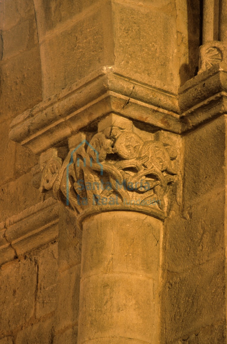 Capitel de la nave
