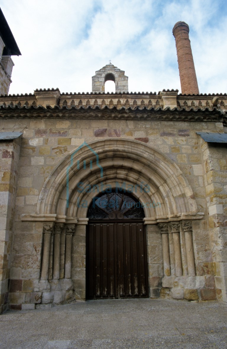 Portada meridional de la nave colateral