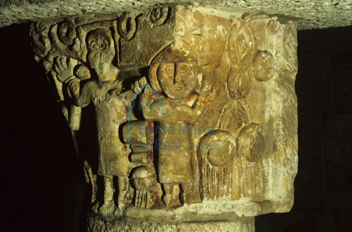 Capitel reutilizado como soporte del altar