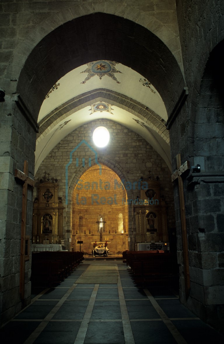 El interior del templo visto desde la base de la torre