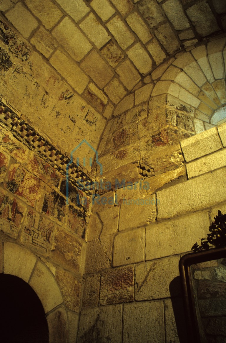 Pinturas murales en la capilla de la epístola